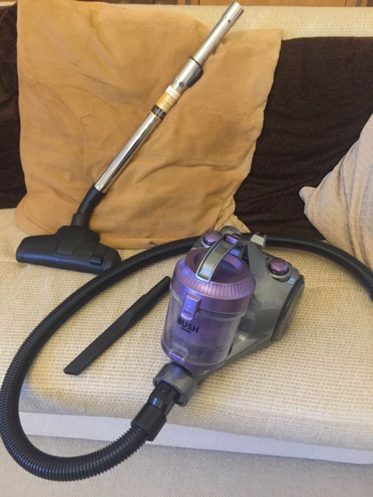 BUSH BAGLESS ELECTRIC VACUUM CLEANER. 700Watt in Felixstowe, Suffolk