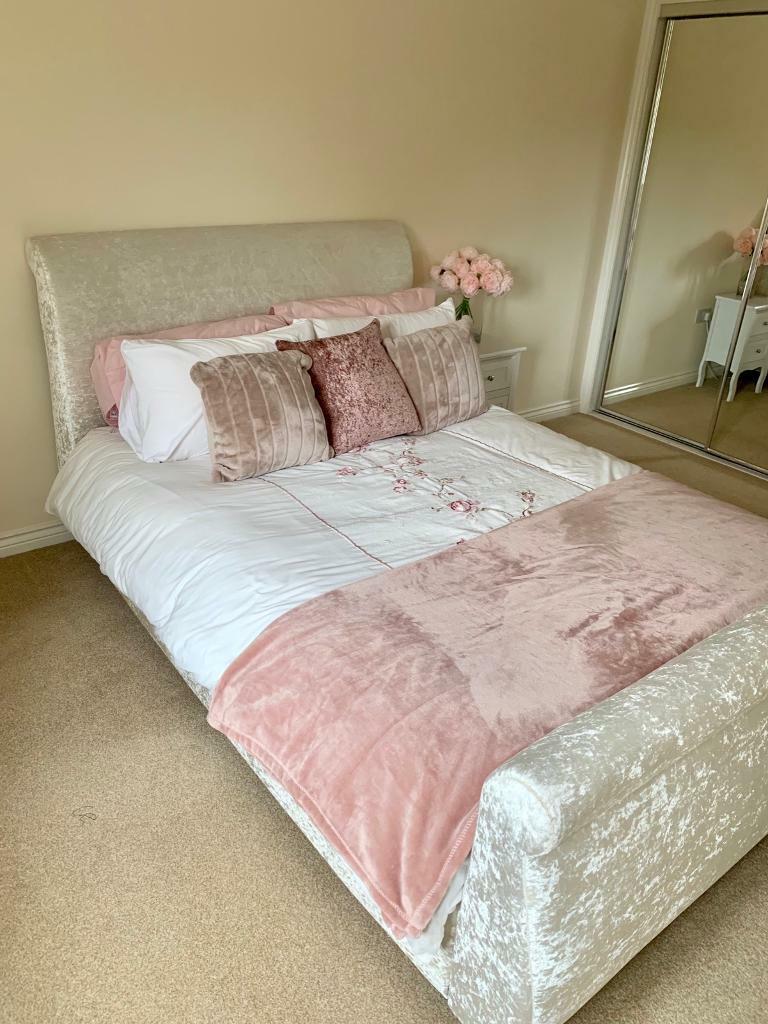 Cream Crushed Velvet Double Sleigh Bed in Uddingston, Glasgow Gumtree