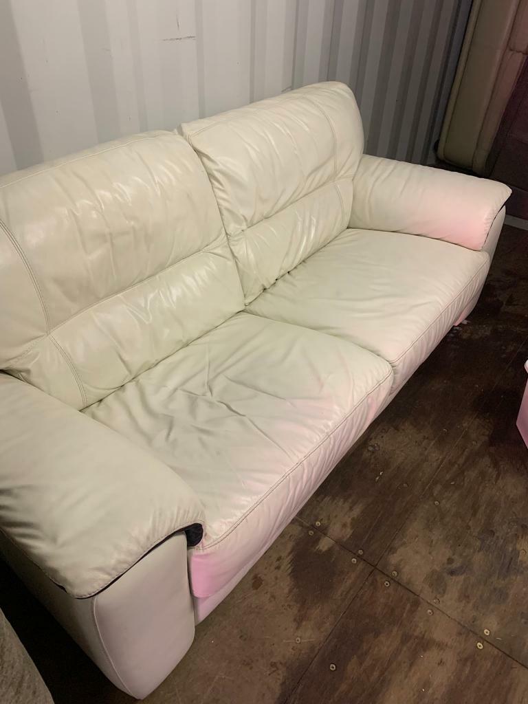 White leather 2 and 3 seater matching Delivery available 🚚 sofa suite