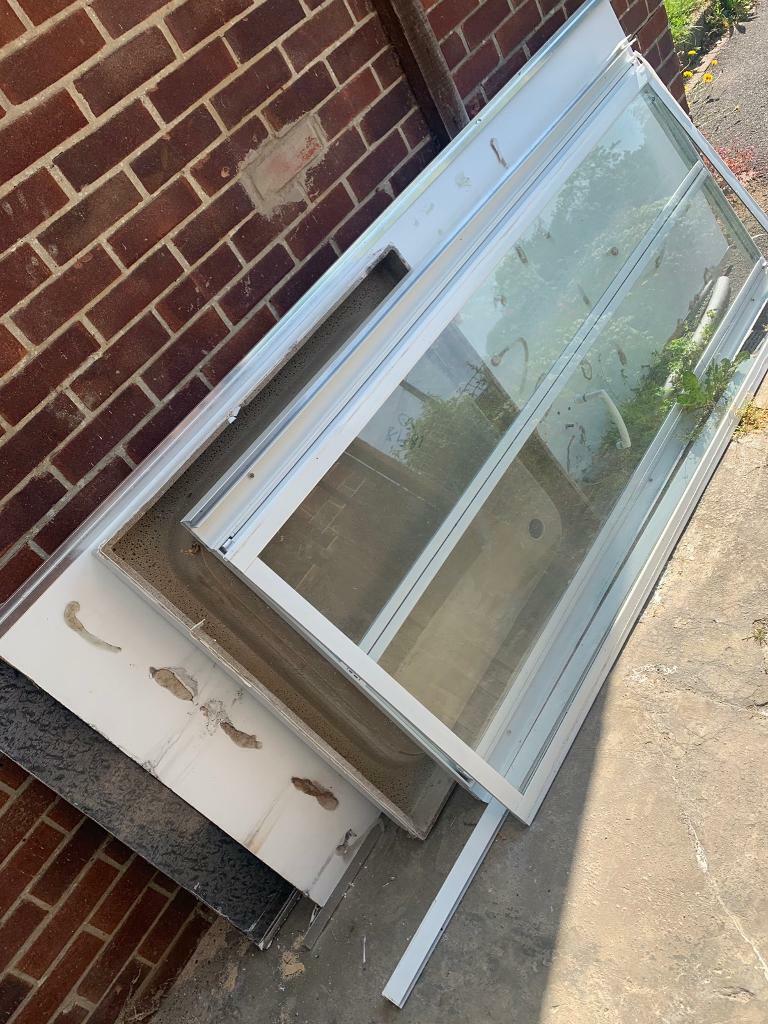 free- shower cubicle with base tray in southampton