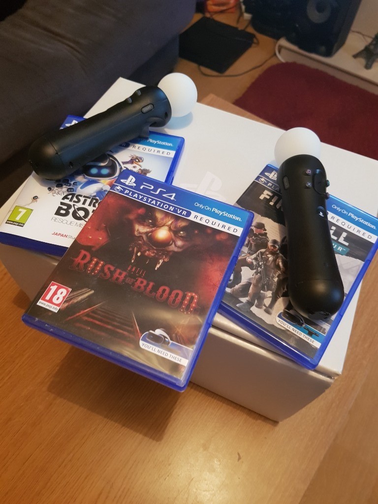 PS4 VR Bundle, comes with the complete package and original box. in