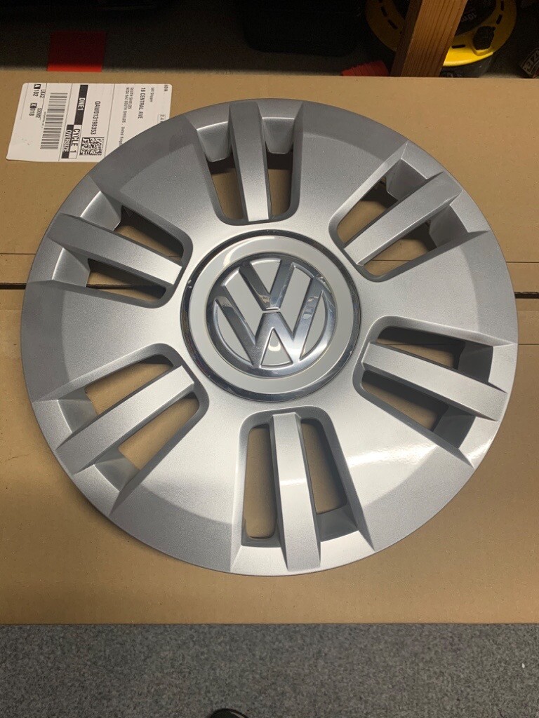 GENUINE VOLKSWAGEN UP 14" WHEEL TRIM X 1 1S0601147D CHROME/WHITE BADGE