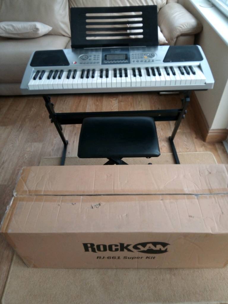 Rockjam RJ661 61 electronic piano keyboard in Allesley, West Midlands