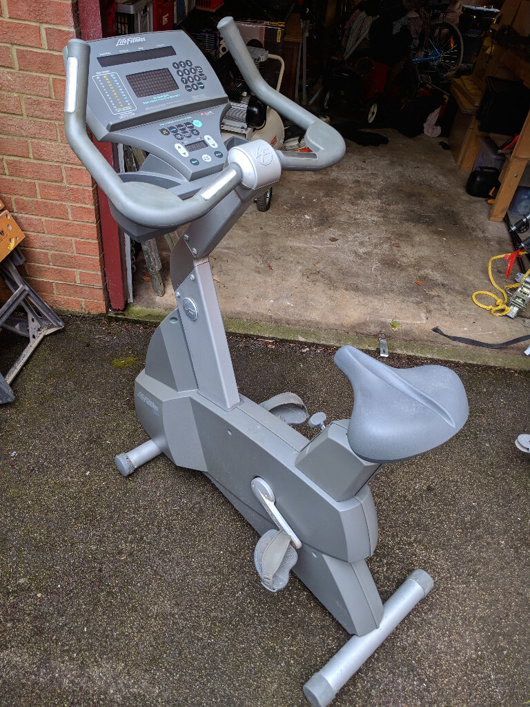 Life Fitness 95ci Upright Bike - FitnessRetro