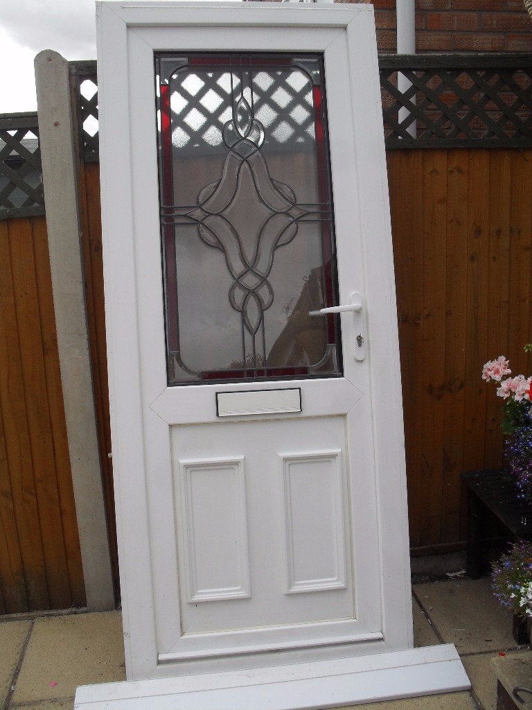 ATTRACTIVE WHITE UPVC DOUBLE GLAZED FRONT DOOR WITH BEVELED STAINED