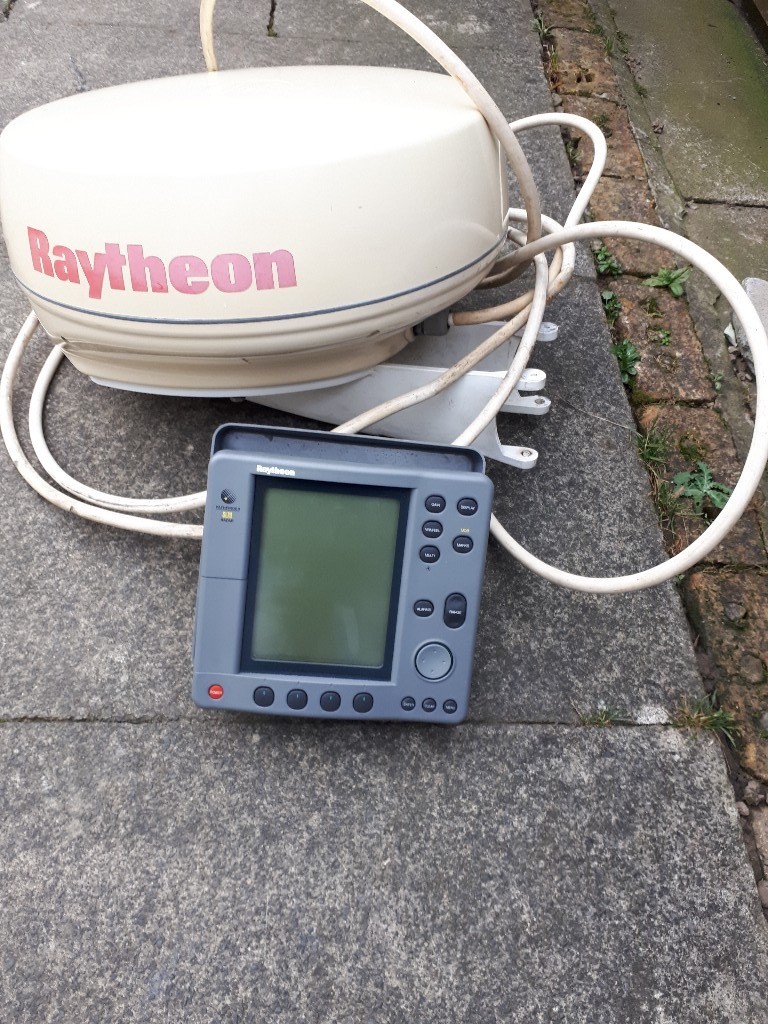 Raytheon 2kw boat radar with screen in Washington, Tyne and Wear