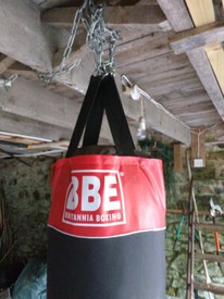 Boxing Punch Bag And Wall Mounted Chin Up Bar Bag Wall Bracket