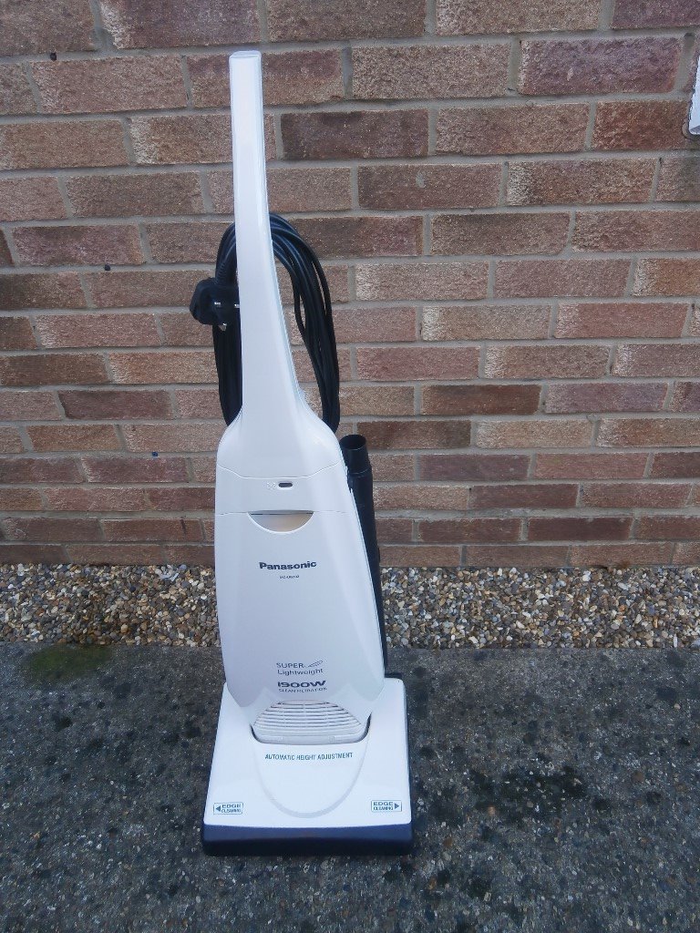 Panasonic Super Light Weight 1900W upright vacuum cleaner MCUG302 in