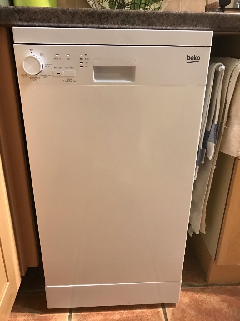 Slimline Dishwasher, White, Excellent condition in Marlow