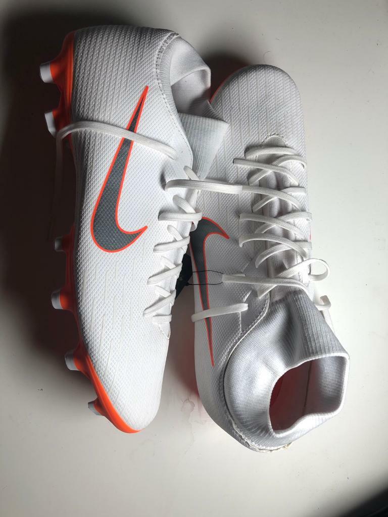 Nike Kids MagistaX Proximo II IC Soccer Cleats Indoor