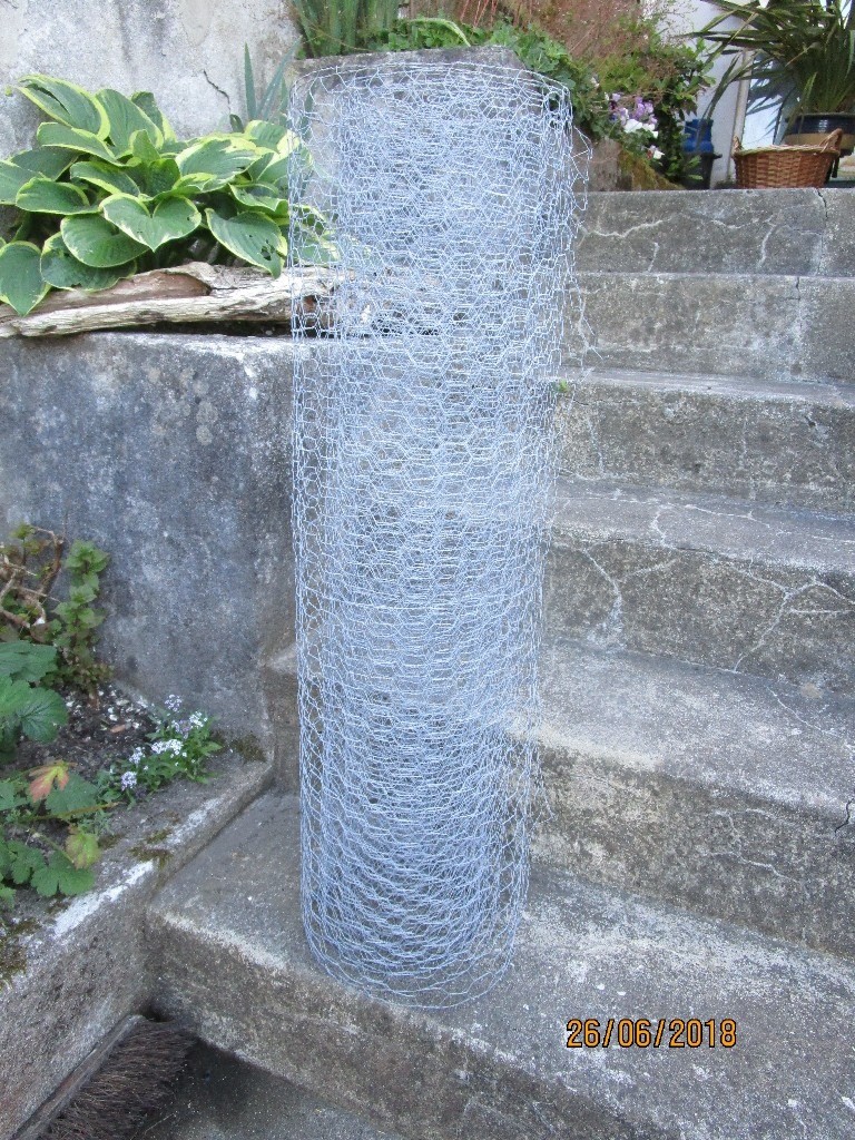Chicken wire mesh. 25mm opening. 900mm wide x 5m long in