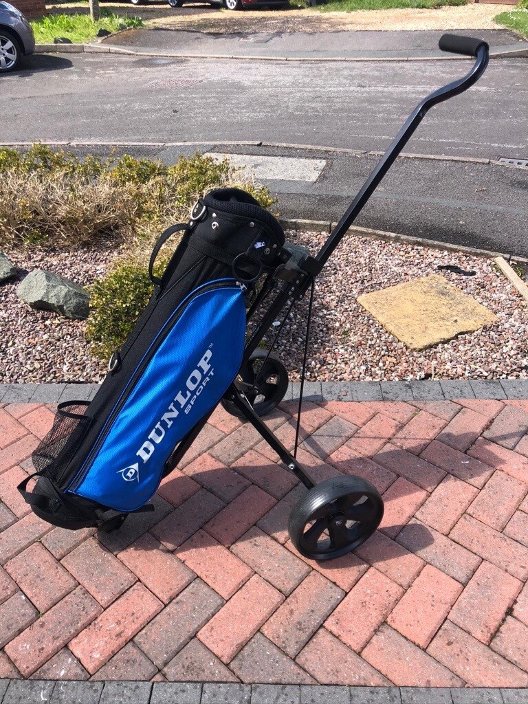 Lovely set of golf clubs & accessories, hardly been used in