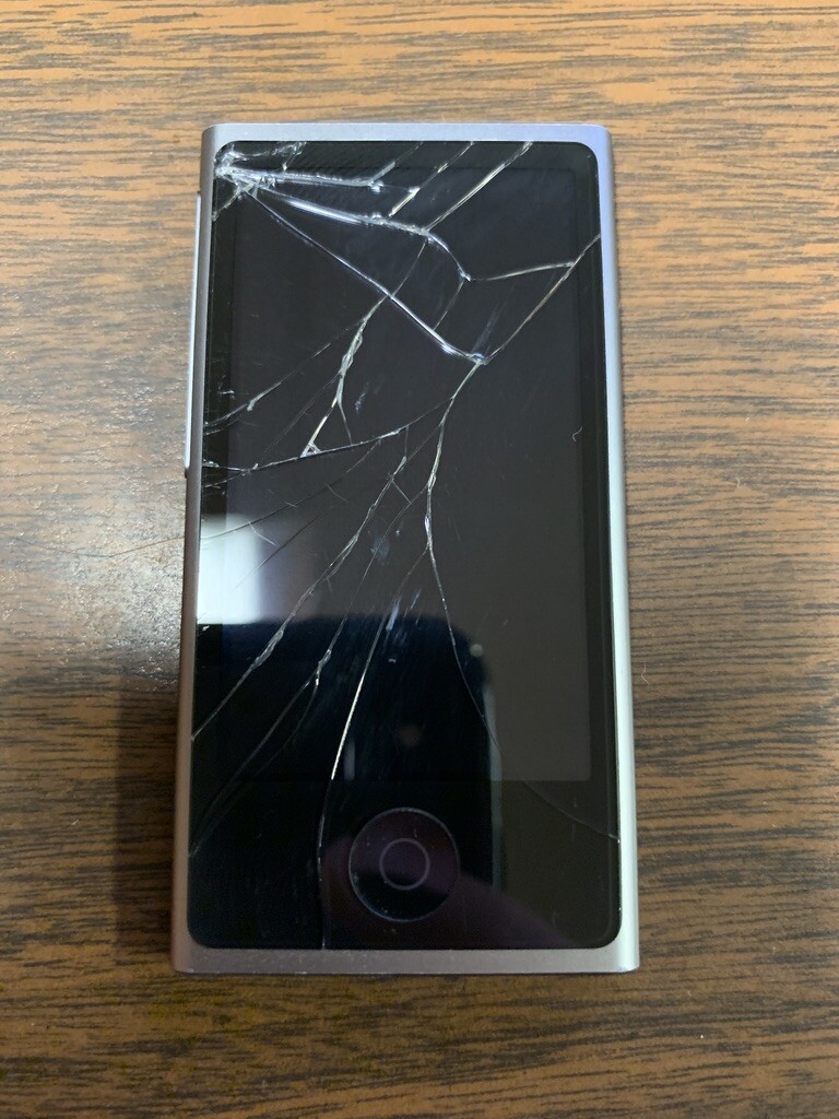 Apple iPod nano 7th Generation Space Gray (16 GB) Cracked Screen - Works