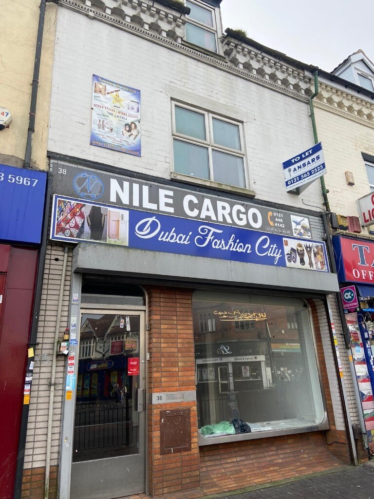 COMMERCIAL SHOP AND THREE ROOMS UPSTAIRS TO RENT LOCATED ON BUSY HIGH