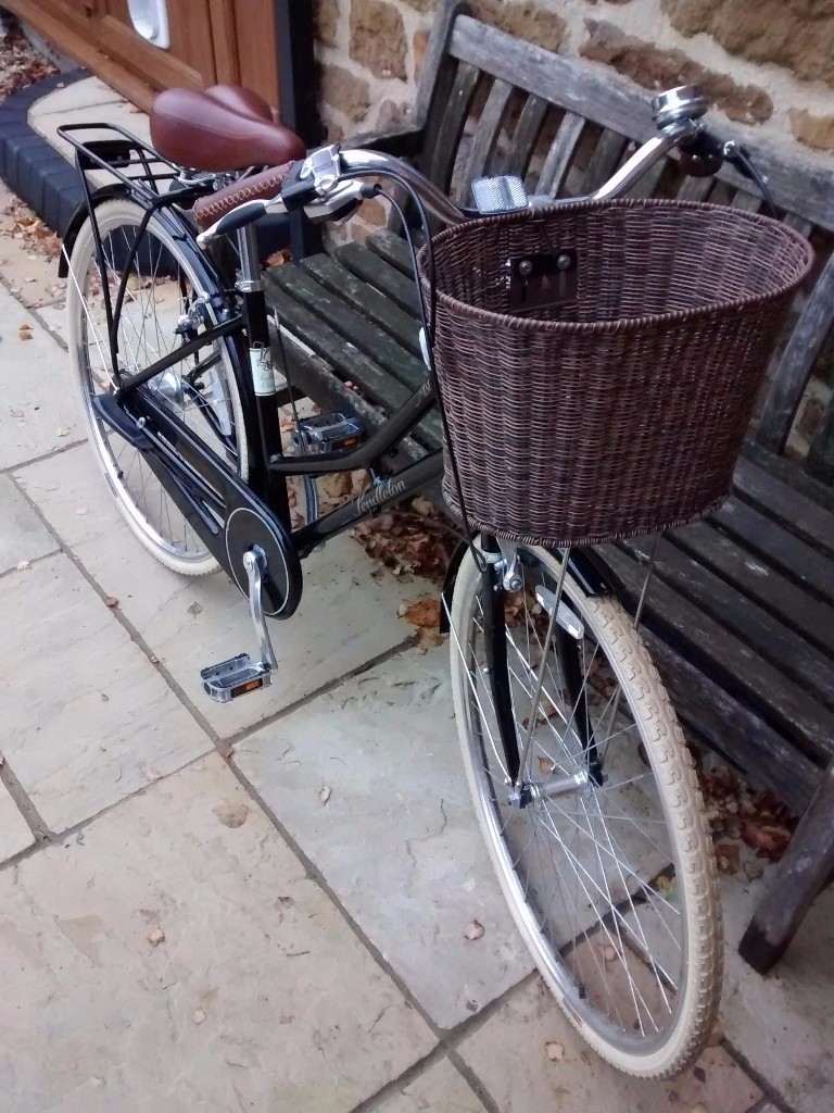 Pendleton Ashwell Classic Ladies Bicycle with fitted basket in