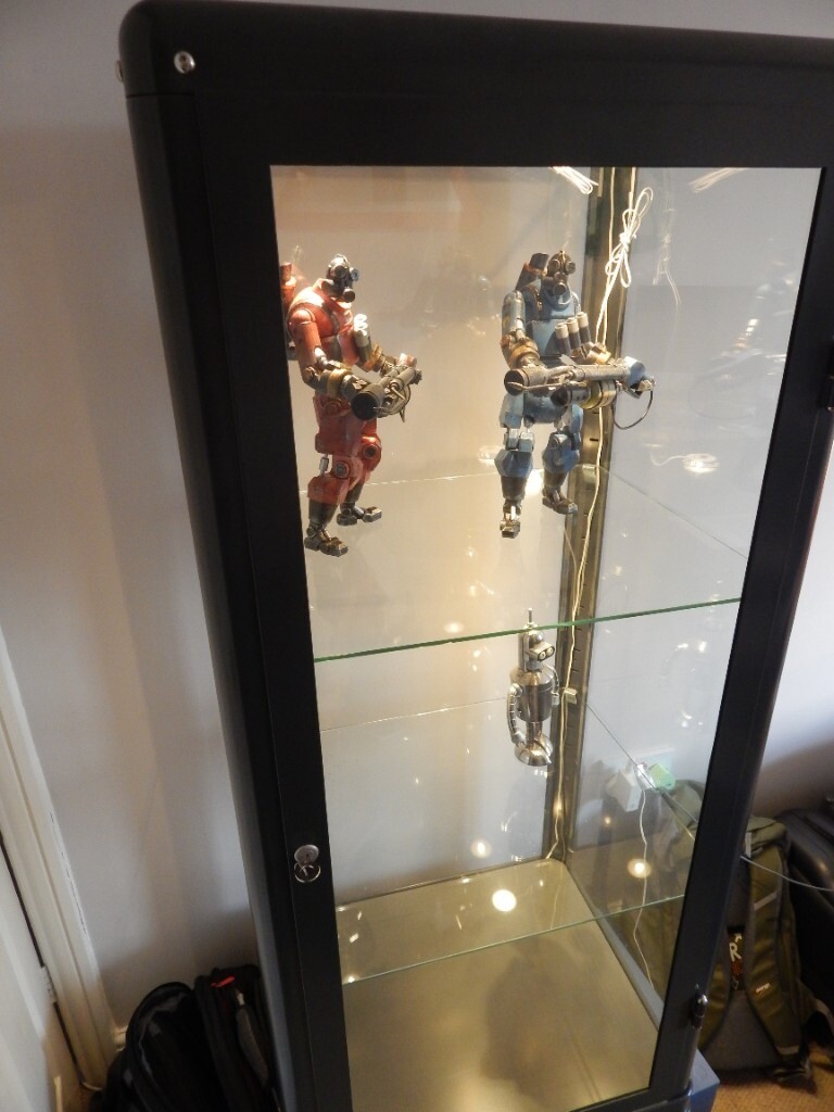 [Price Drop] Ikea Display Locking Glass Less Than Half Price!! in