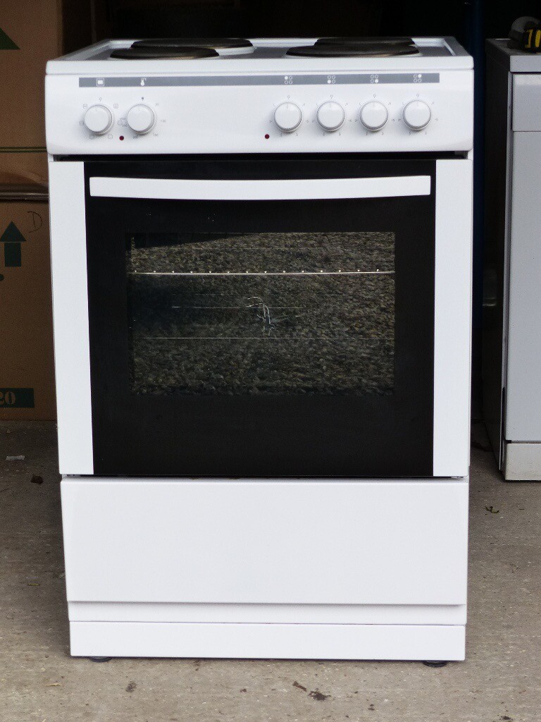 Curry's Essentials 60cm freestanding electric cooker in Dorchester