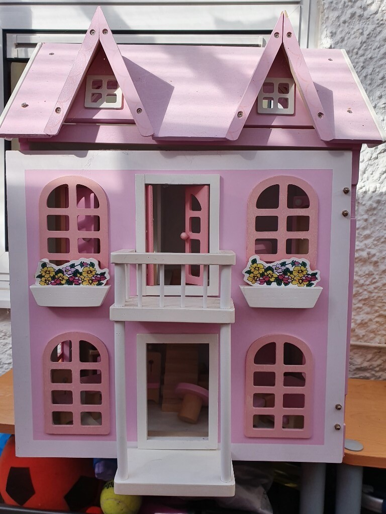 PINK DOLLS HOUSE WITH FURNITURE AND FREE DOLLS in Uxbridge, London