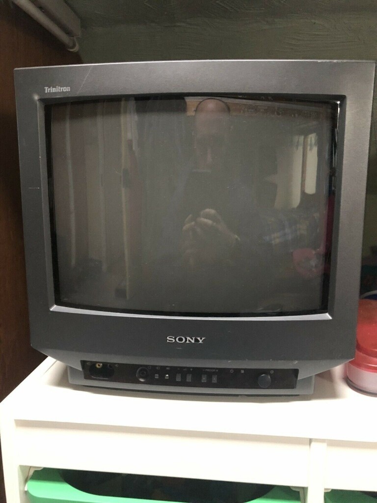 Sony Trinitron 14 CRT Colour TV Retro Gaming KV-14M1U in Beeston 