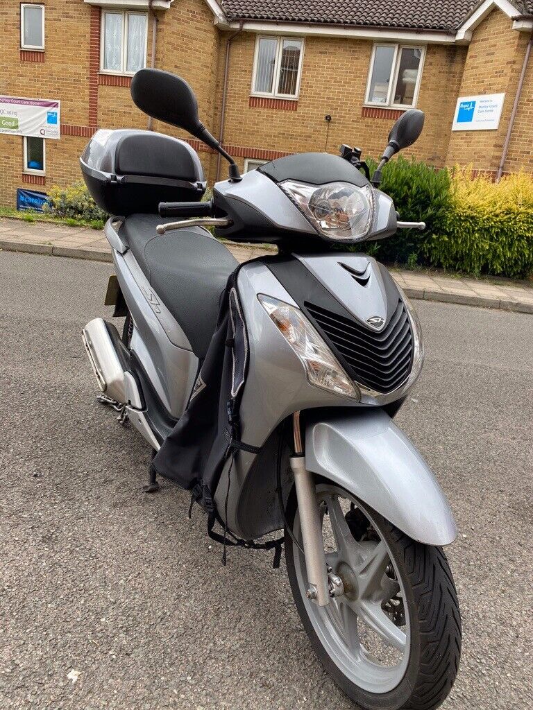 HONDA SH 125 2010 rear disc model low milage JUST 