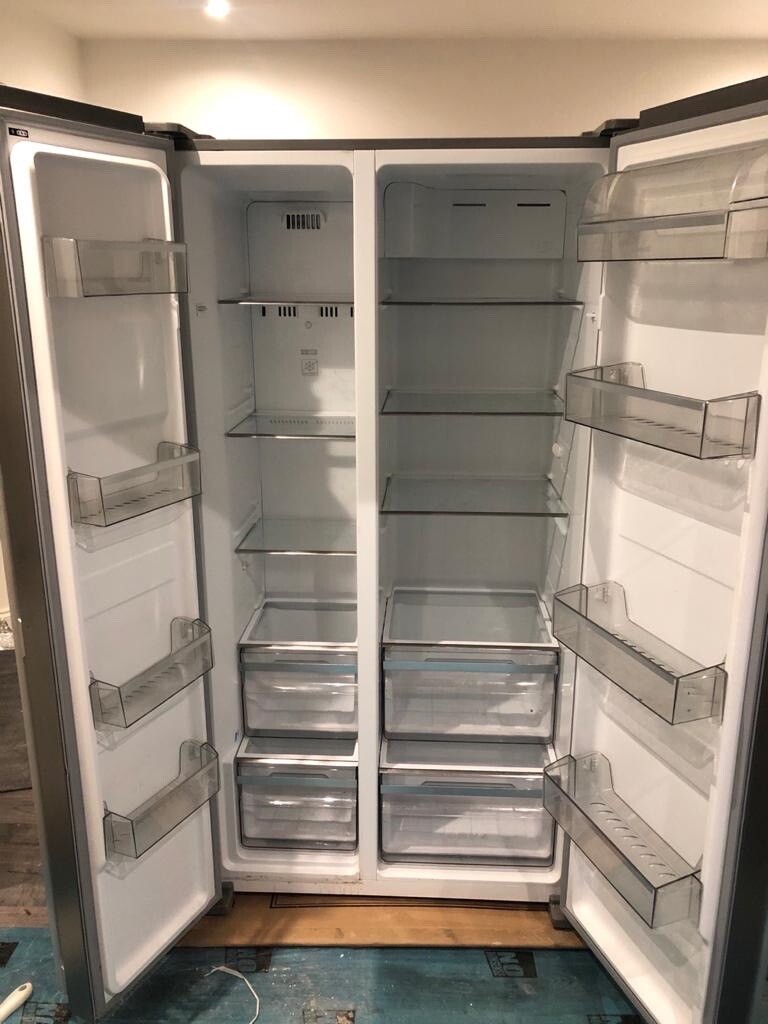 American Fridge Freezer NEARLY BRAND NEW in Luton, Bedfordshire