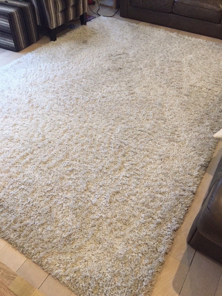 large-cream-rug-in-good-condition-3m-x-2m-in-barry-vale-of