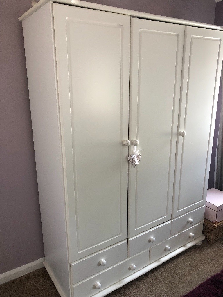 White 3 Door wardrobe & chest of drawers (Must be able to dismantle on collection) in