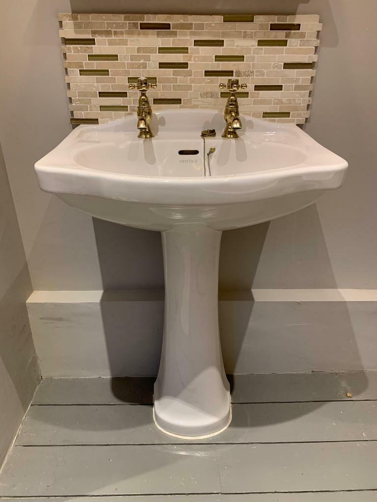 FREE Heritage White Pedestal Sink in StratforduponAvon