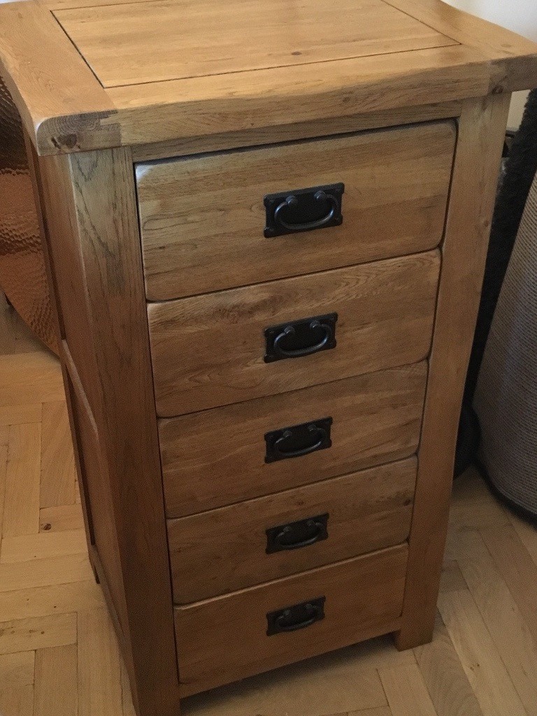 Solid oak tallboy/ chest of drawers. Great condition. in Crouch End
