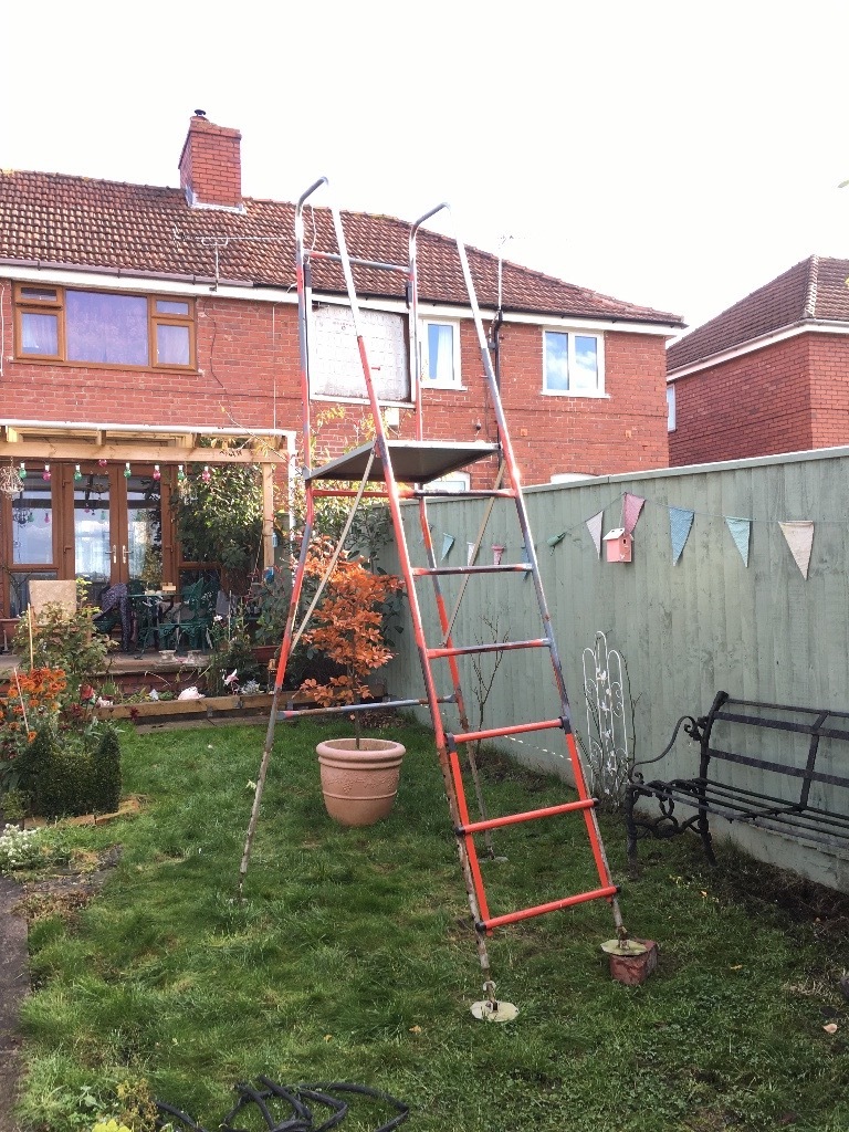 HENCHMAN Hi Step Senior Foldable High platform ladder to enable
