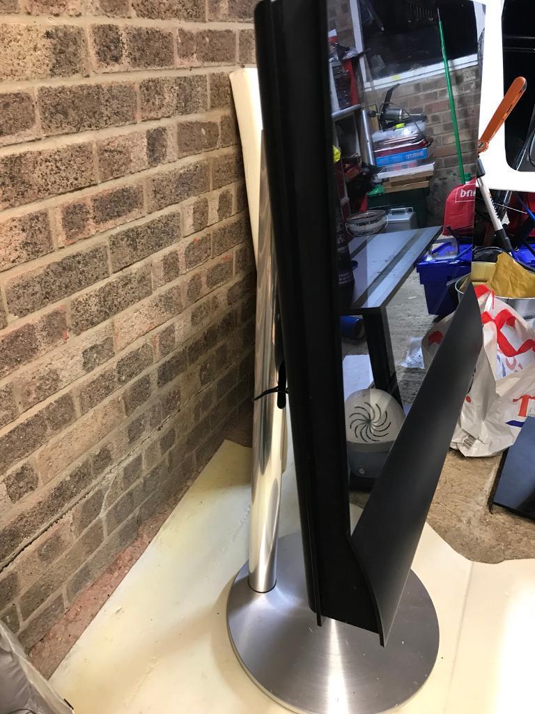 Bang & Olufsen tv and electric stand 26 ins in Eastleigh, Hampshire