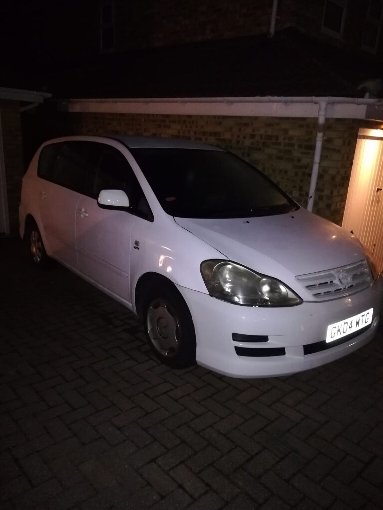 Toyota avensis verso 2004