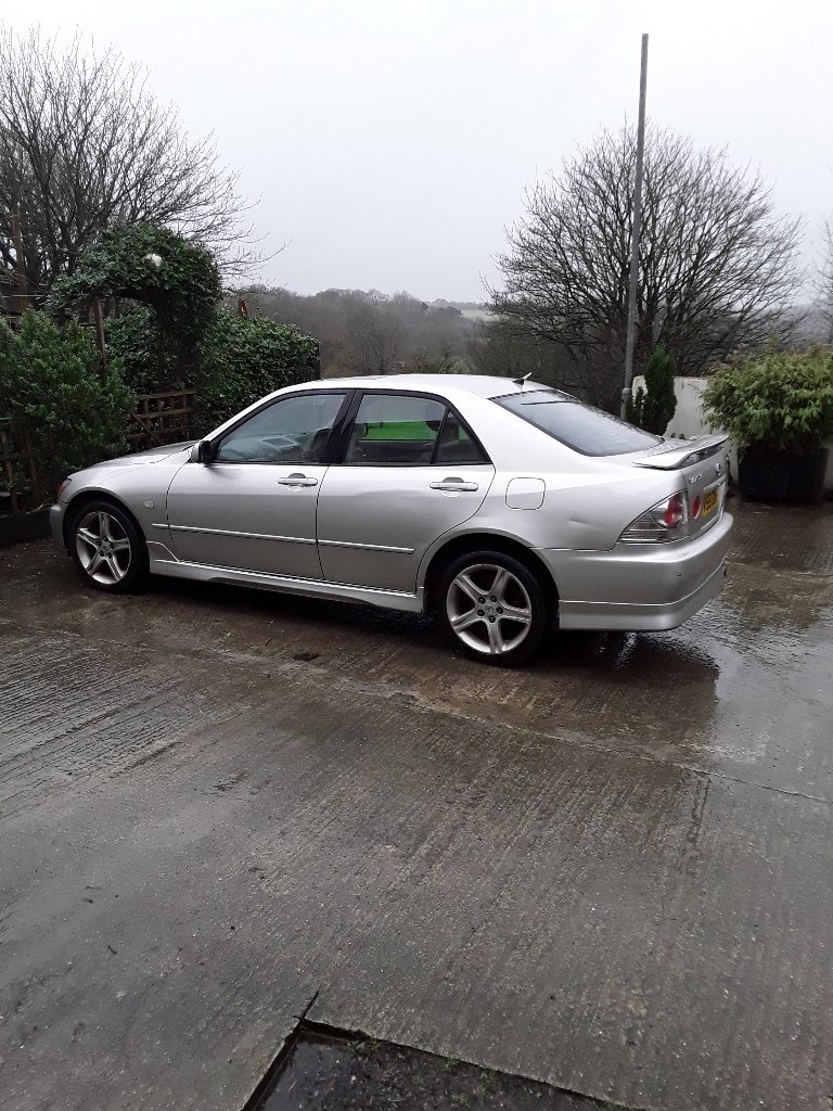 Lexus st 200