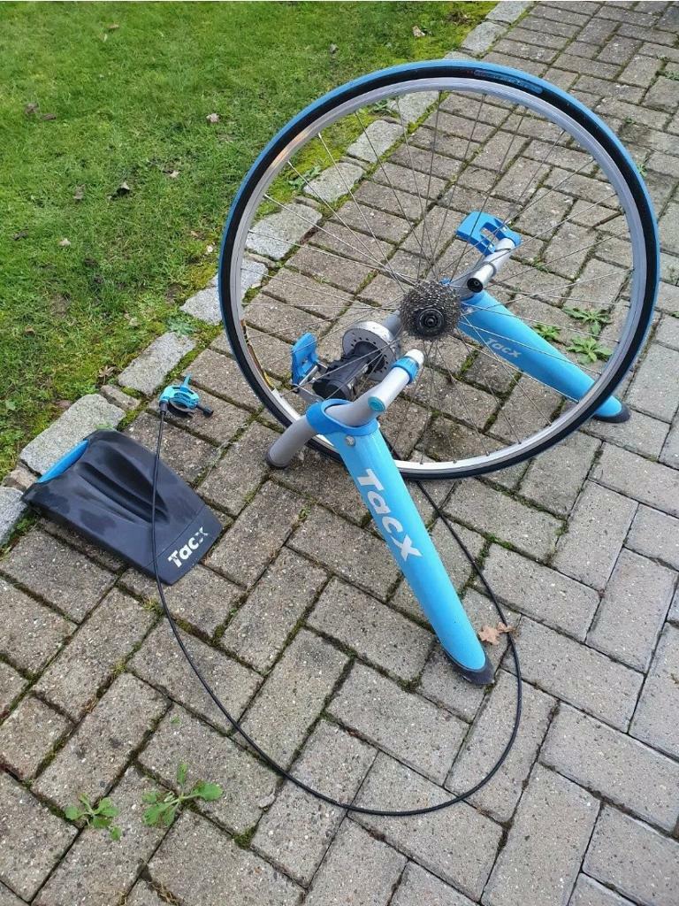 Motorcycle Front Wheel Chock Tacx Skyliner Front Wheel Support