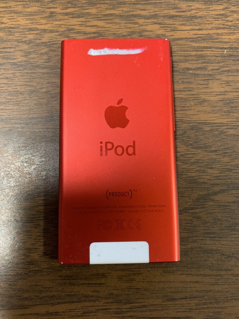 Apple iPod nano 7th Generation Red (16 GB) Bundle