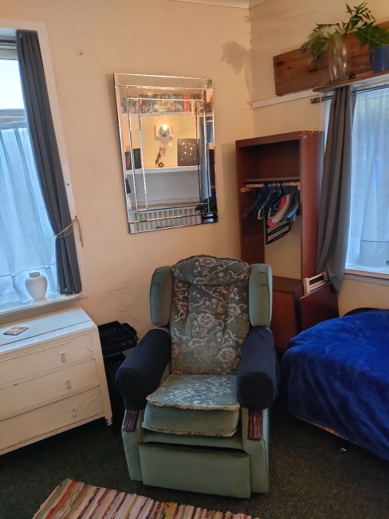 Large bedsit for rent in StokeonTrent, Staffordshire Gumtree