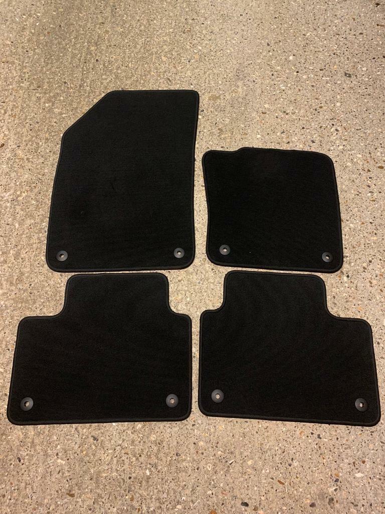 Genuine Volvo accessories,mats ,dog guard ,for V40 V60 XC60 XC90 in Basingstoke, Hampshire