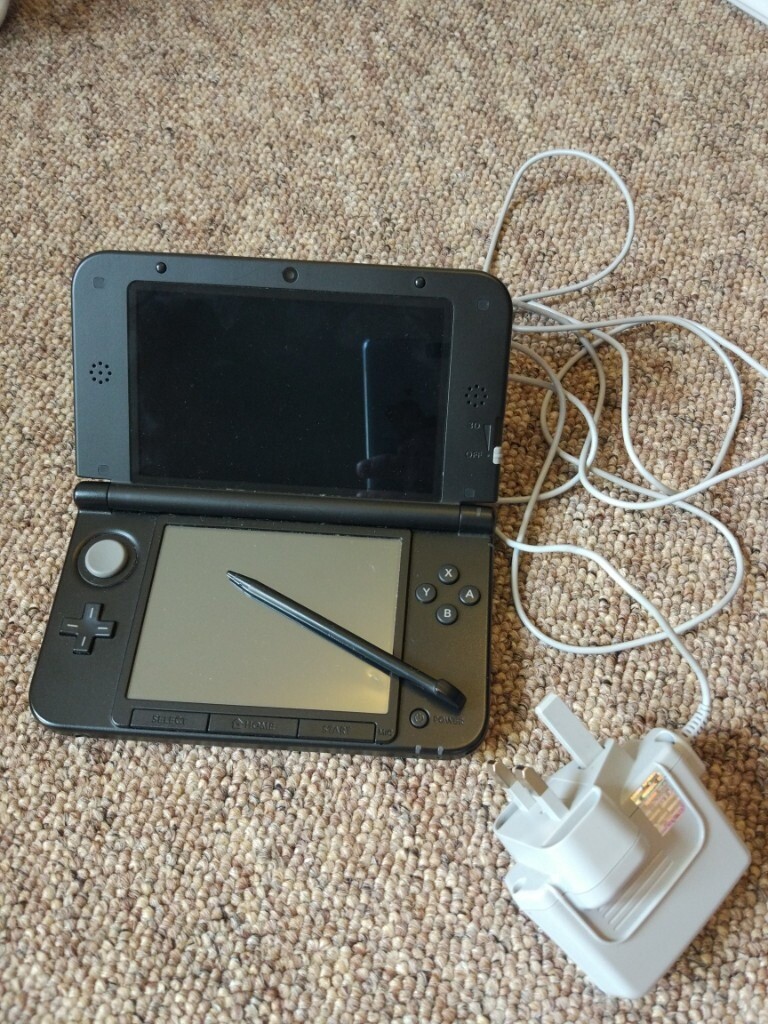 Nintendo 3DS XL Red [includes charger + SD memory card + black case