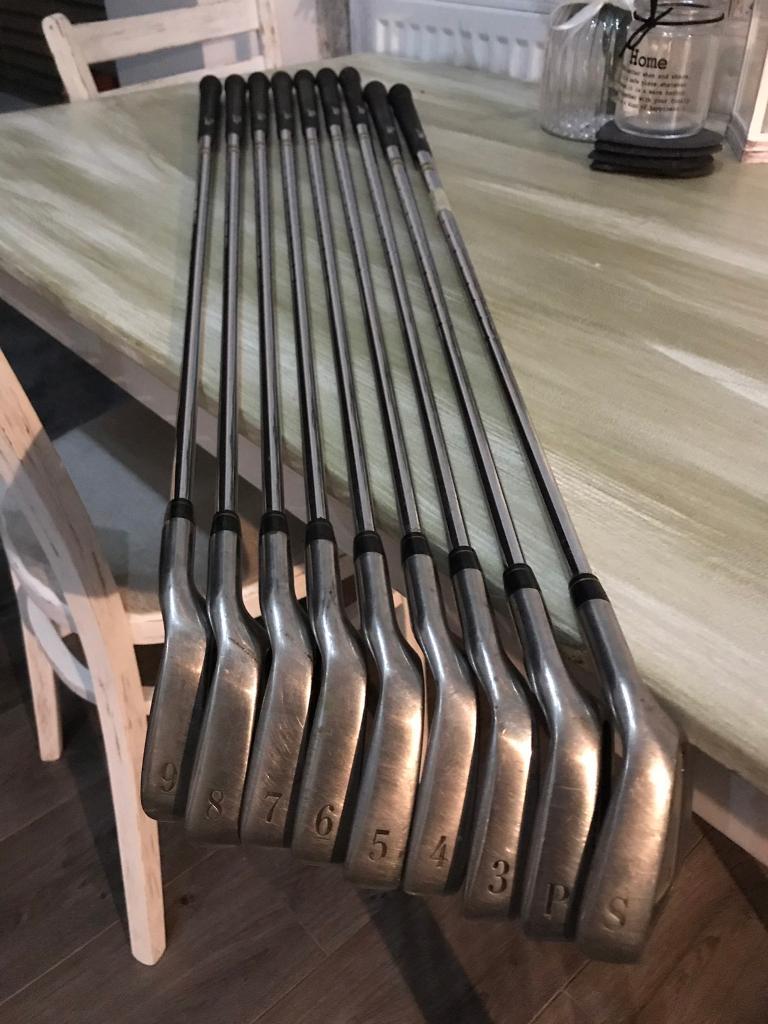 Full set of Titleist golf clubs and carry bag in Little Lever