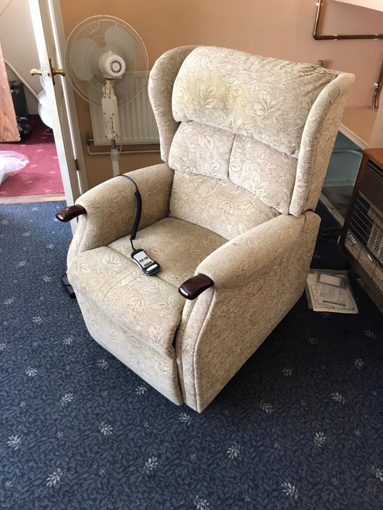 Celebrity Westbury Zipspeed single motor electric riser recliner chair