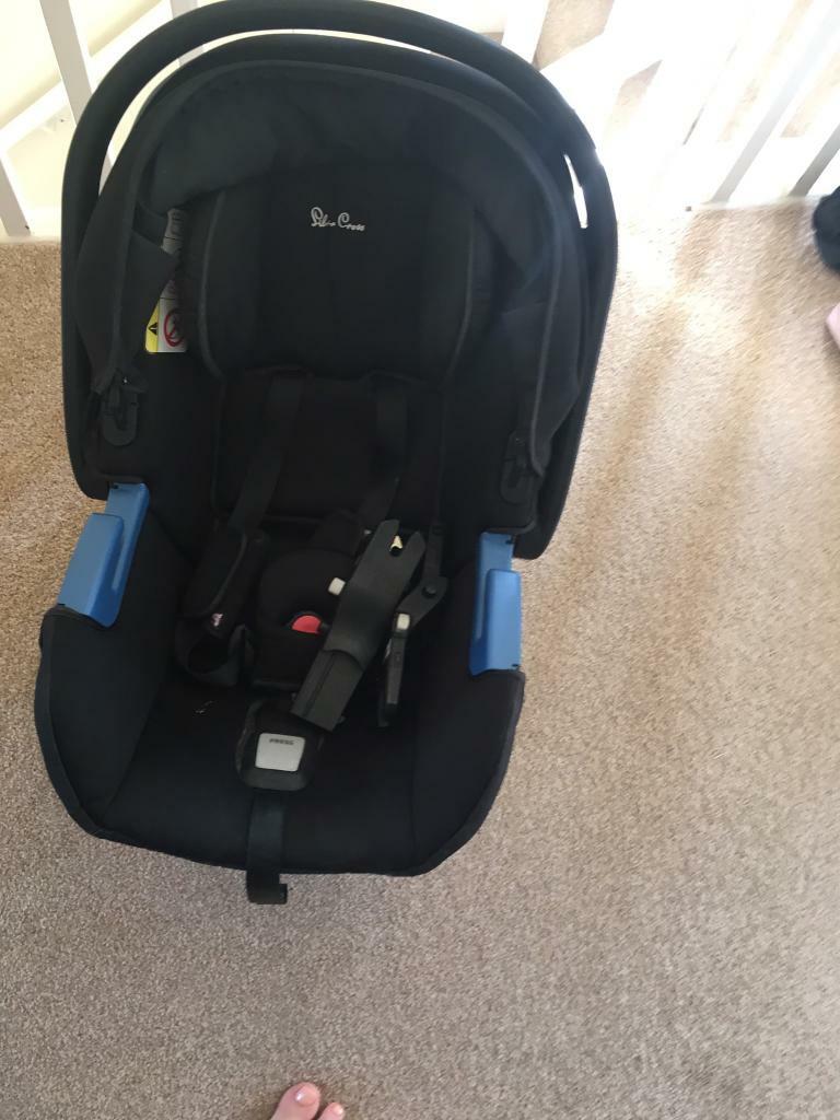 Silver cross simplicity infant car seat with isofix base in Sheffield