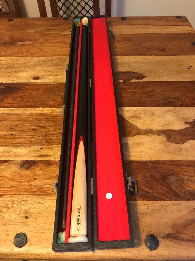Pot black snooker cue high black gloss finish in perfect condition