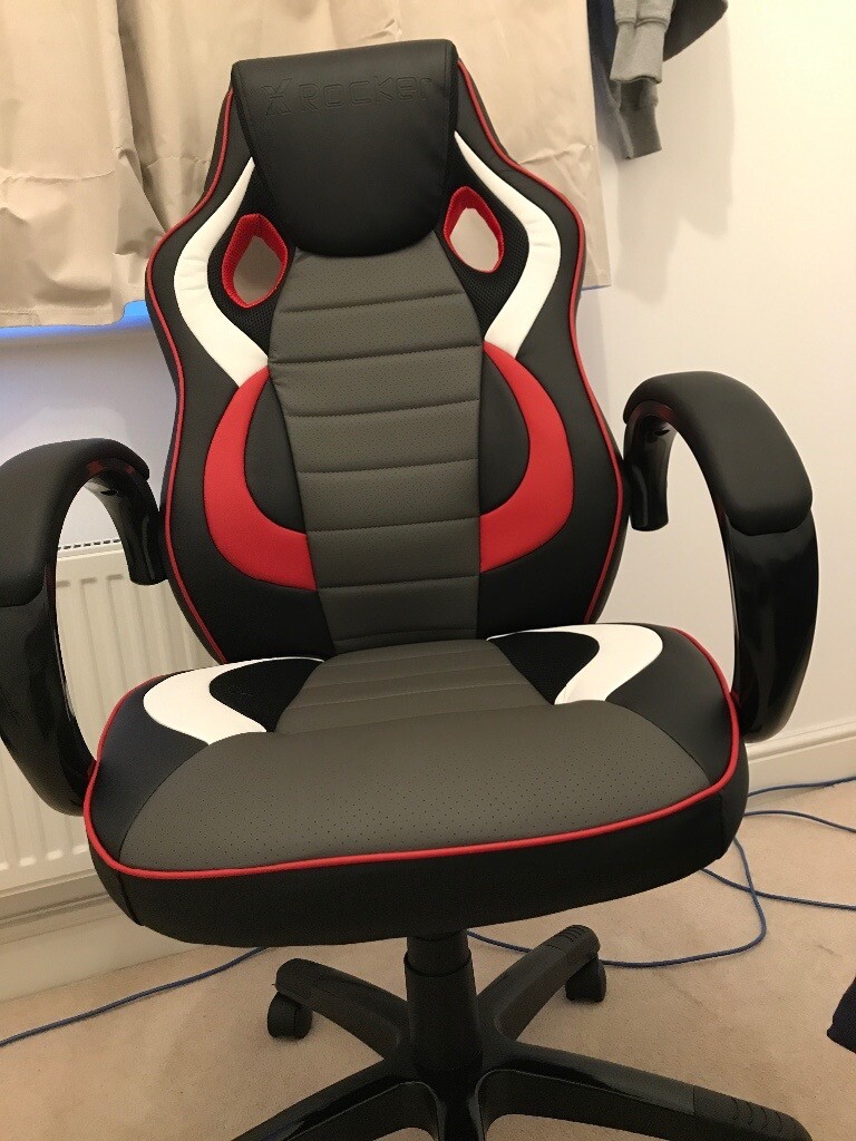 OPEN TO OFFERS Gaming Chair / PS4 / 60hz monitor in Higham Ferrers