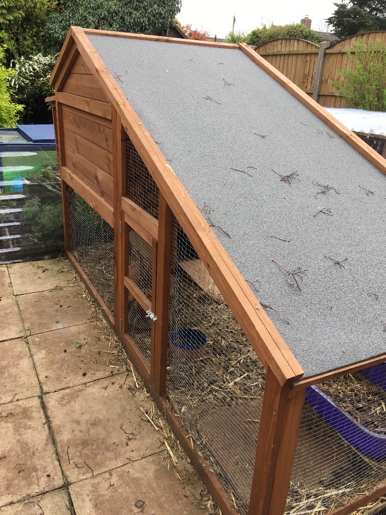 Excellent condition large rabbit Hutch and run in BurtononTrent
