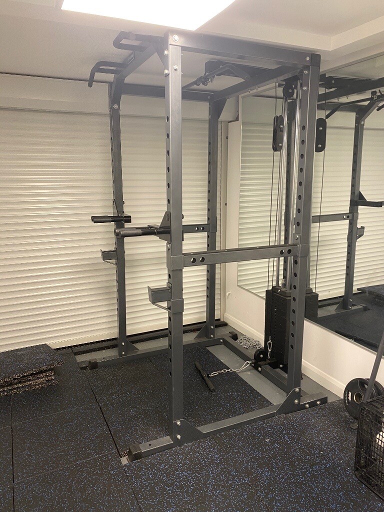Power rack cage with 100kg Double pulley stack. Squat rack bench press