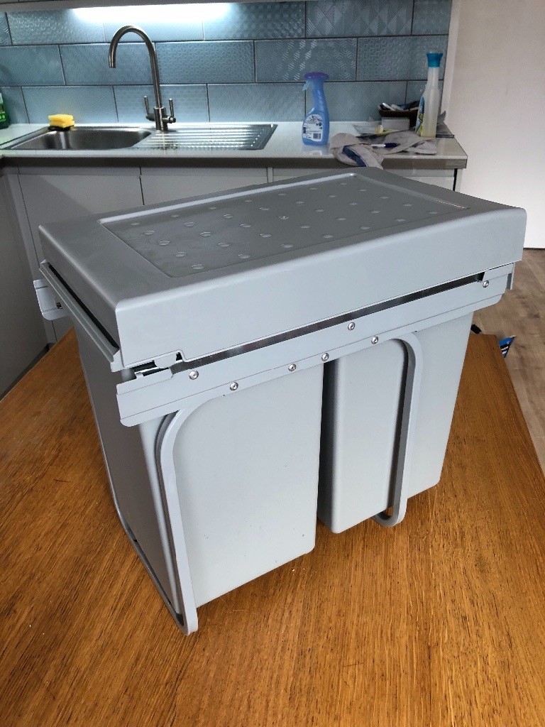Howdens Pull Out Built In Kitchen Bin 2 Compartments In Limehouse