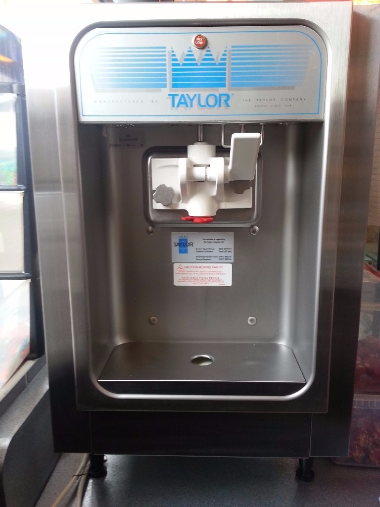 Taylor 15240 Whippy Ice Cream Machine Counter top single phase in