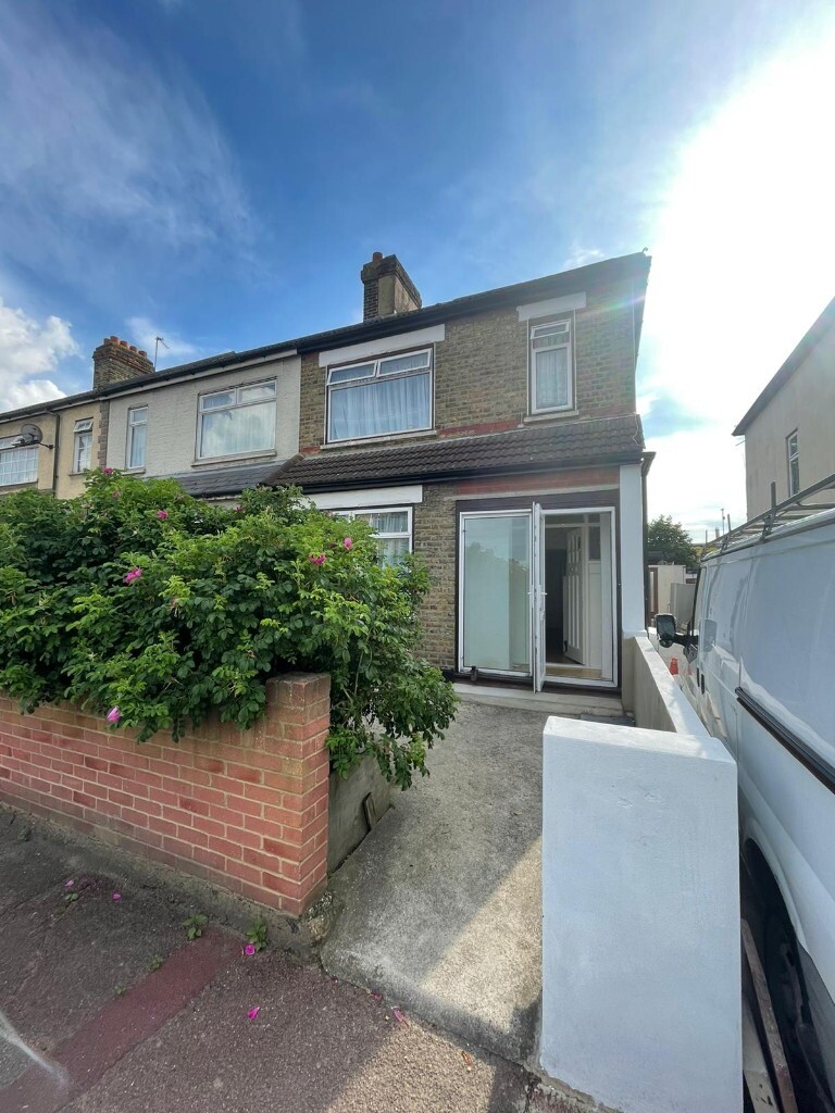 3 BEDROOM HOUSE TO LET IN BARKING WESTMINISTER GARDENS!!! in Barking