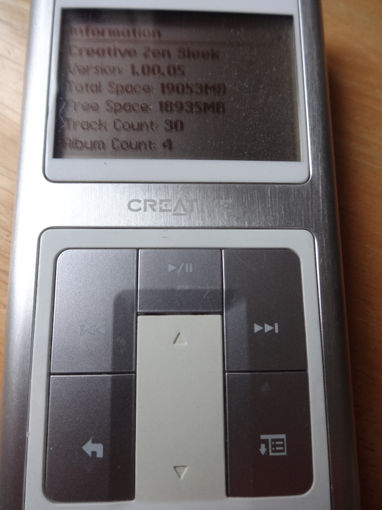 Creative Zen Sleek 20GB and accessories for spares or repair