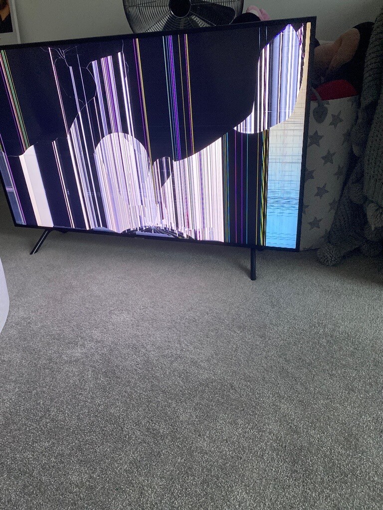 2 Samsung TVs with cracked screen for sale in Richmond, London Gumtree